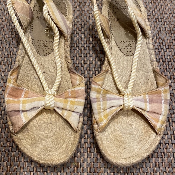 Kenzie 7.5 Plaid Espadrille Sandals - Picture 2 of 9